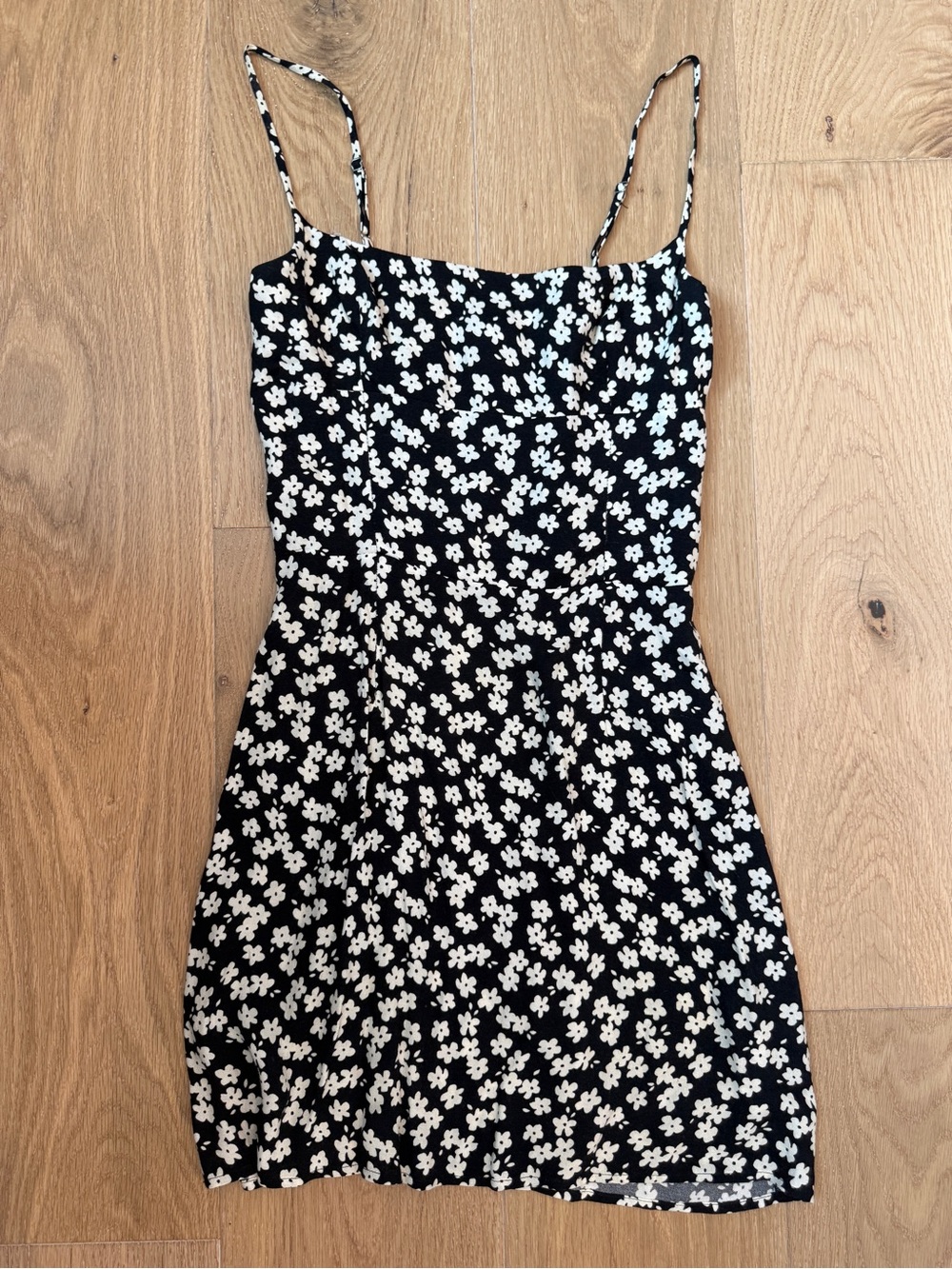 Reformation black and white daisy printed mini dress size 0